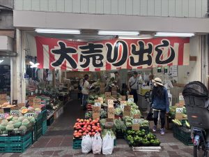 角守青果店